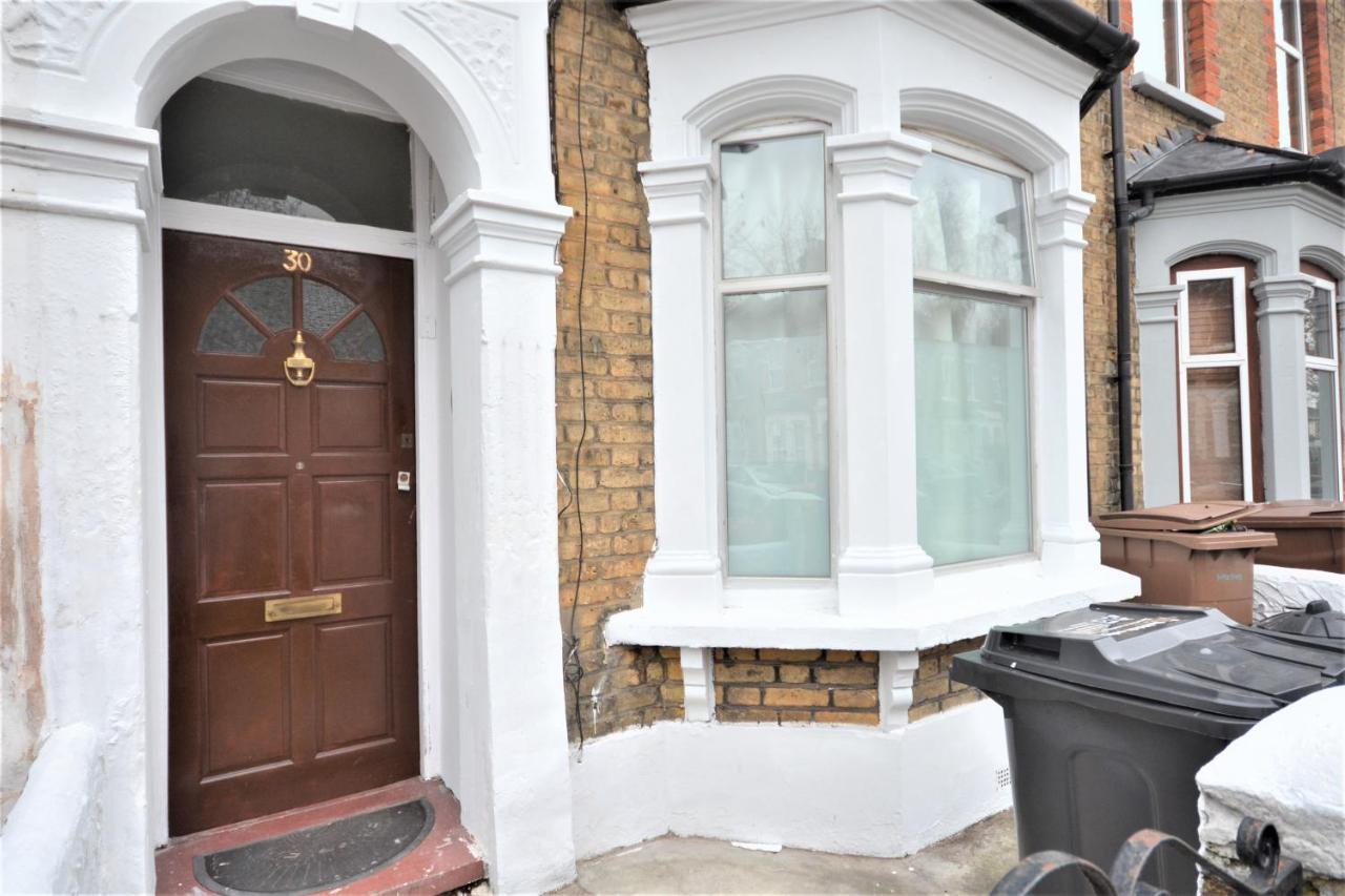 Cheerful 4 Bedroom House In Greater ロンドン エクステリア 写真