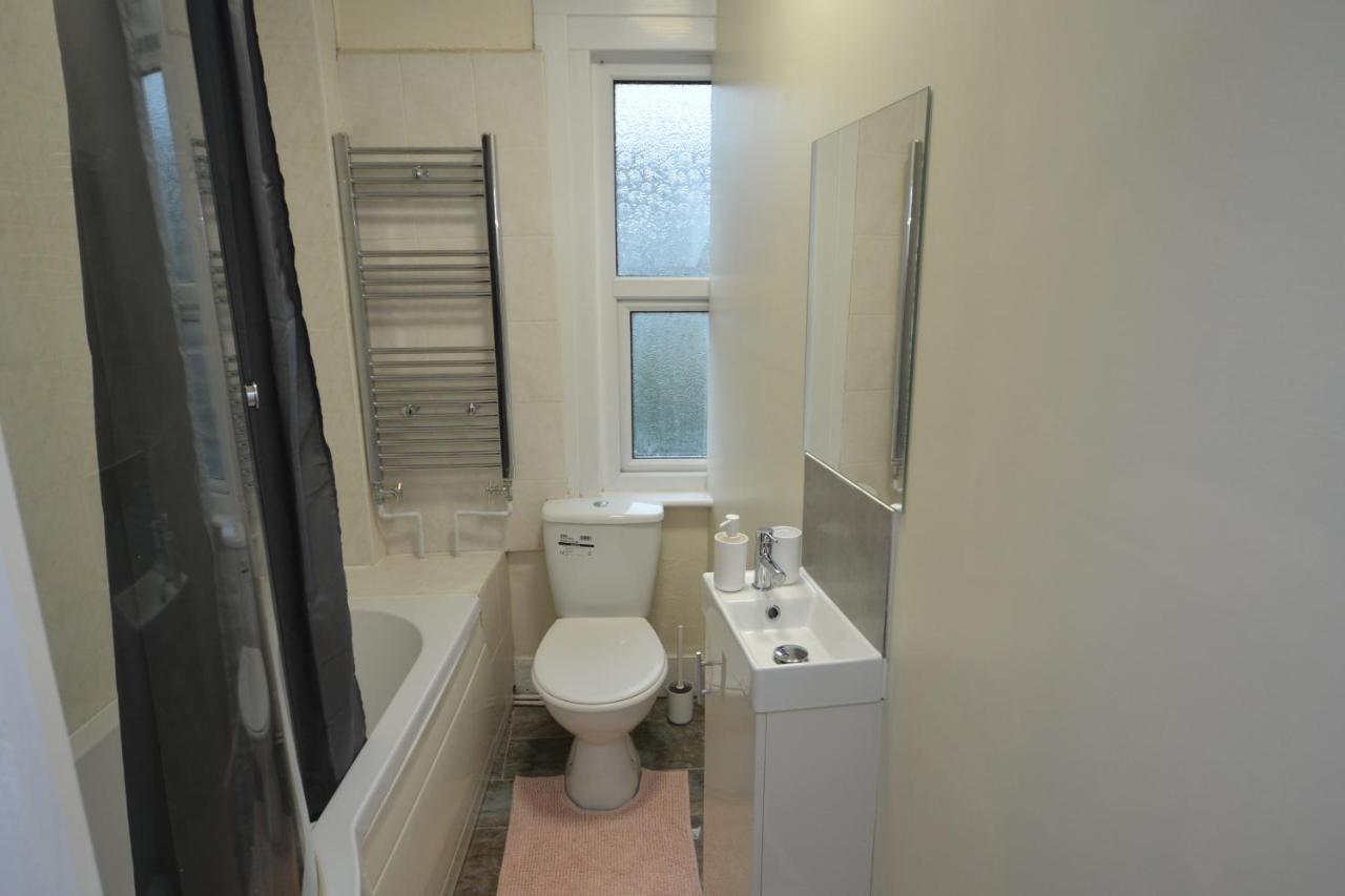 Cheerful 4 Bedroom House In Greater ロンドン エクステリア 写真