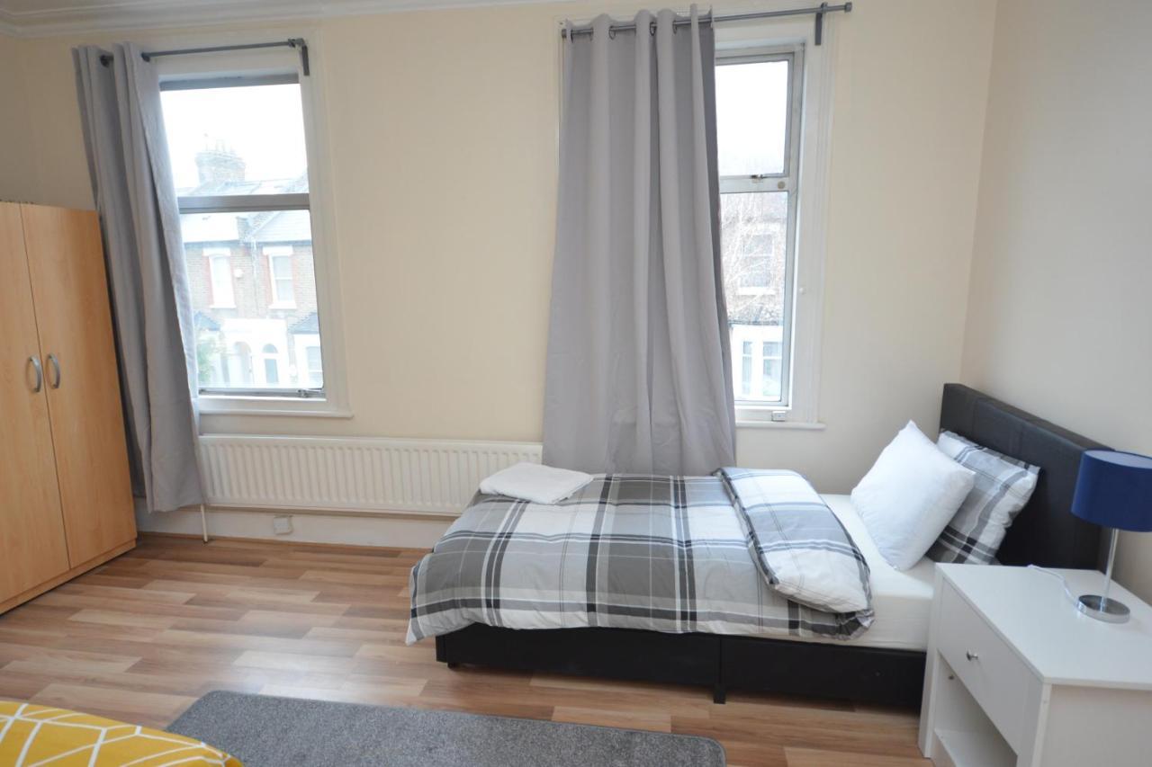 Cheerful 4 Bedroom House In Greater ロンドン エクステリア 写真