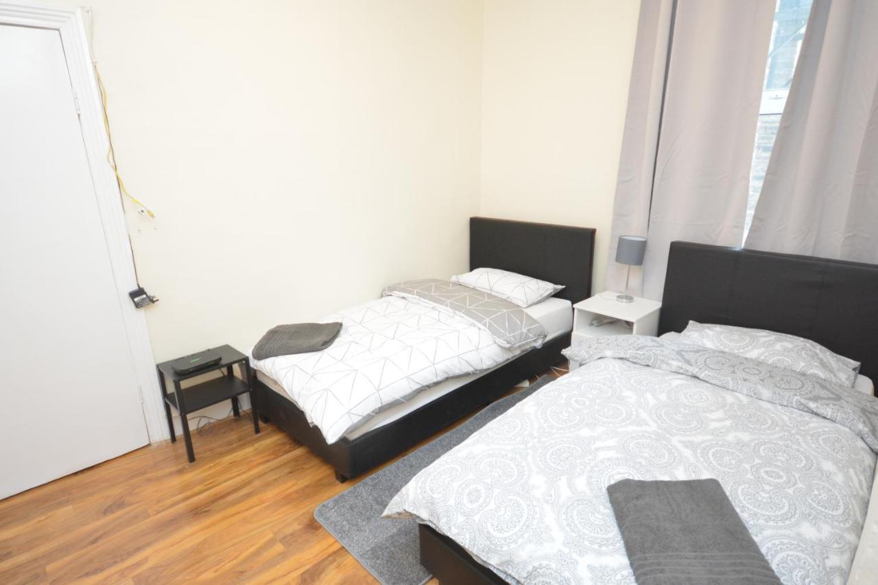Cheerful 4 Bedroom House In Greater ロンドン エクステリア 写真